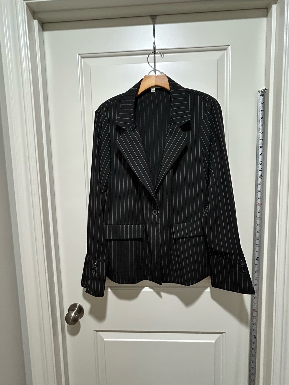Honey Punch women’s size L Blue & White Long Sleeve Pinstripe Blazer. LIKE NEW